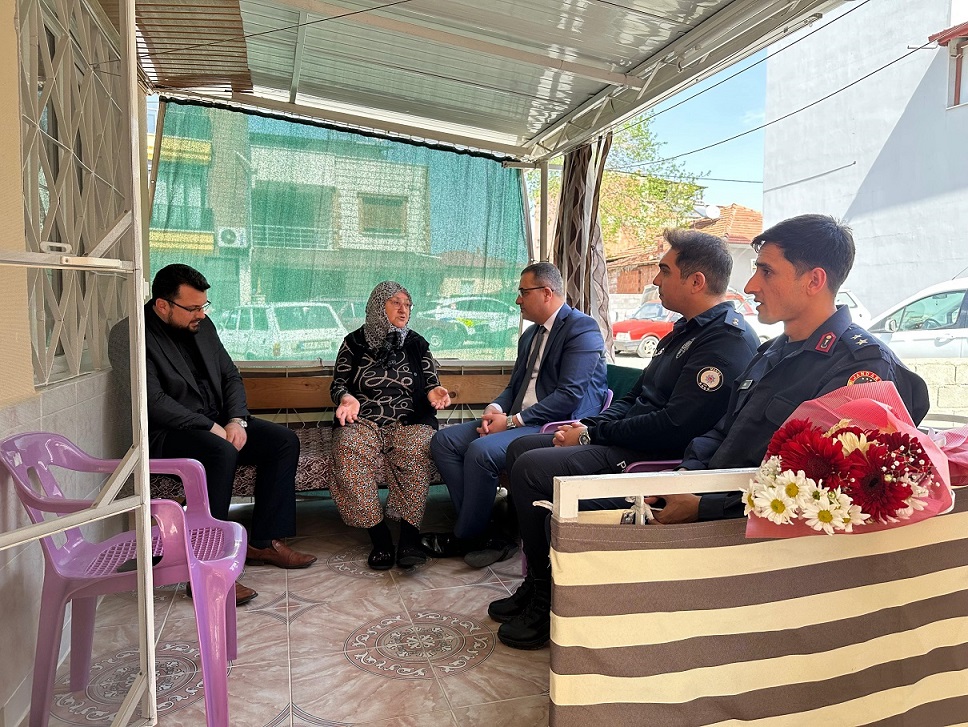 Kaymakamımız Halil DALAK Ramazan Bayramı münasebetiyle Şehit ailelerimizi ziyaret etti.